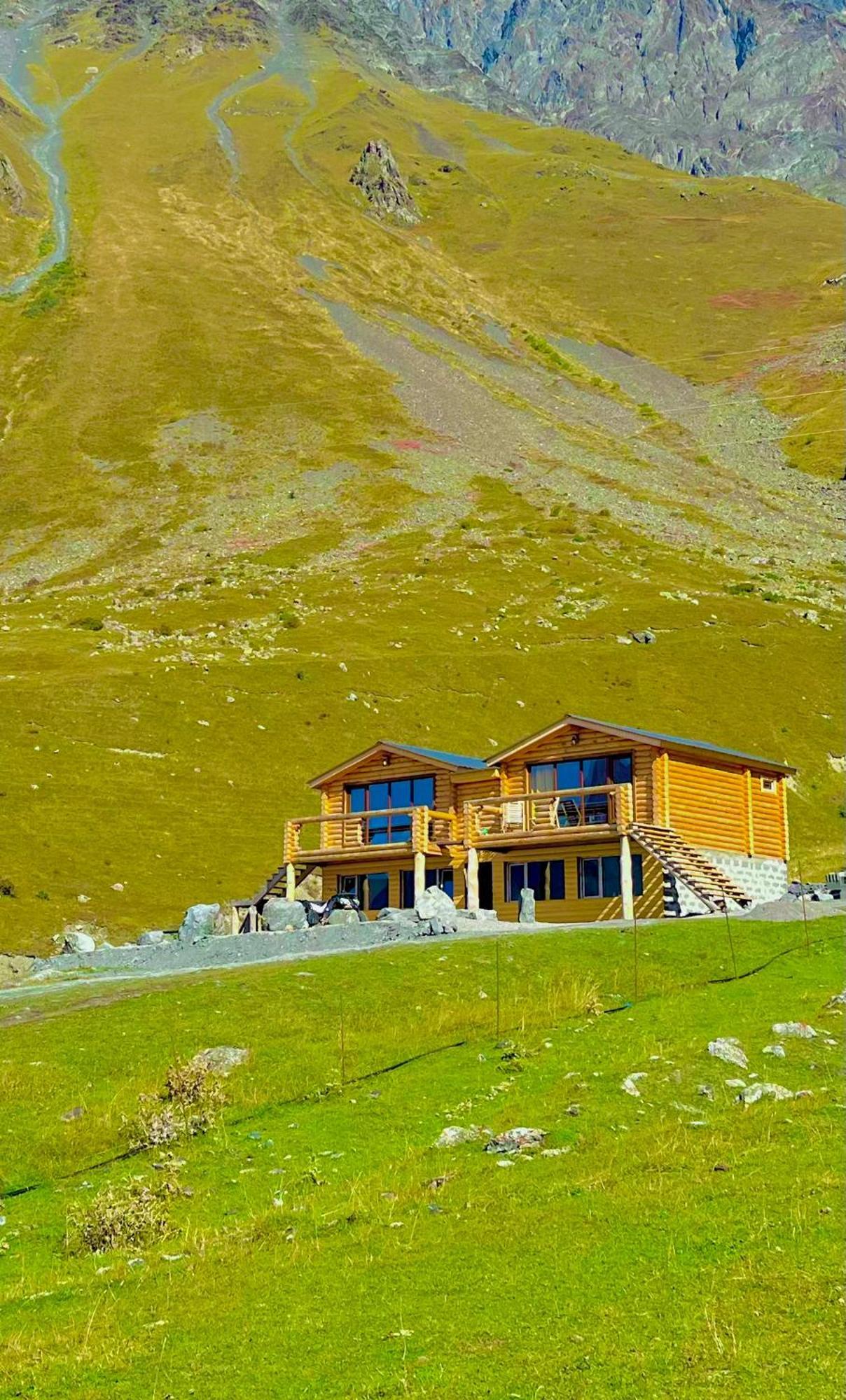 Alone Cottage Kazbegi 外观 照片